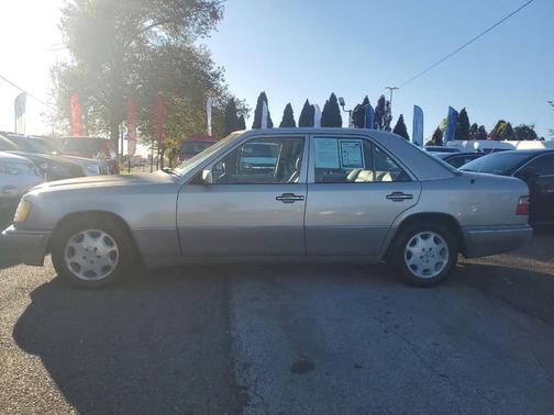 1995 Mercedes-Benz E-Class E 320 4dr Sedan