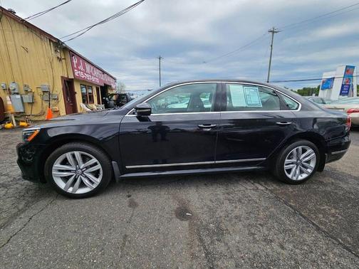 Deep Black Pearl 2017 Volkswagen Passat 1.8T SEL Premium 4dr Sedan