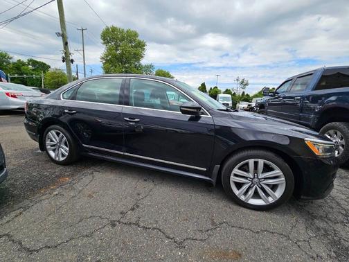 Deep Black Pearl 2017 Volkswagen Passat 1.8T SEL Premium 4dr Sedan