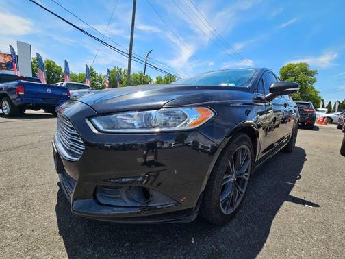 Black 2013 Ford Fusion SE