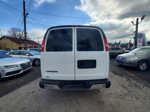 Summit White 2022 Chevrolet Express 2500 RWD 2500 Regular Wheelbase WT