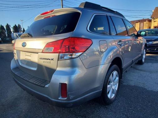 2010 Subaru Outback 2.5 i Limited