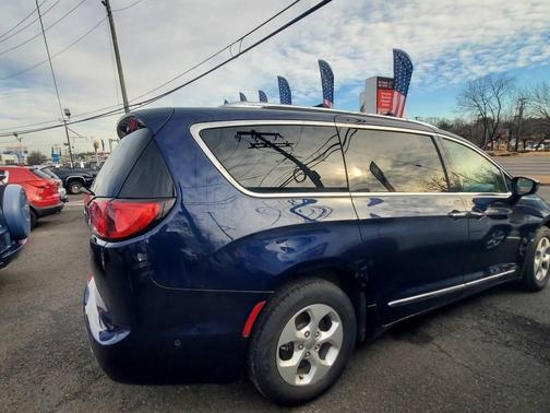 2017 Chrysler Pacifica Touring-L Plus