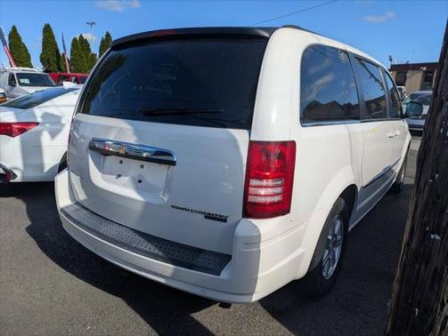2010 Chrysler Town & Country Touring