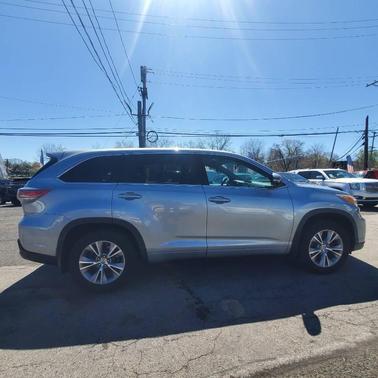 Silver Sky Metallic 2015 Toyota Highlander LE