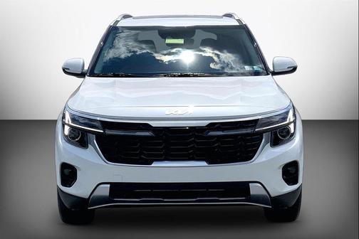 Snow White Pearl 2025 Kia Seltos EX