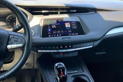 2022 Cadillac XT4 Premium Luxury