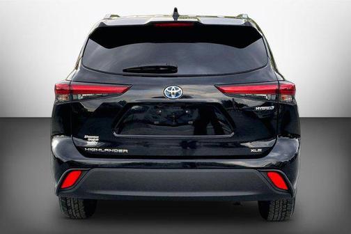 Midnight Black Metallic 2021 Toyota Highlander Hybrid XLE