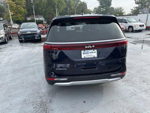2024 Kia Carnival LX