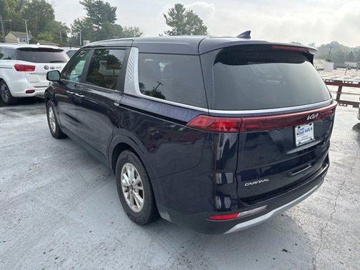 2024 Kia Carnival LX