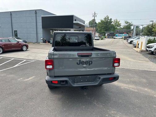2022 Jeep Gladiator Sport S