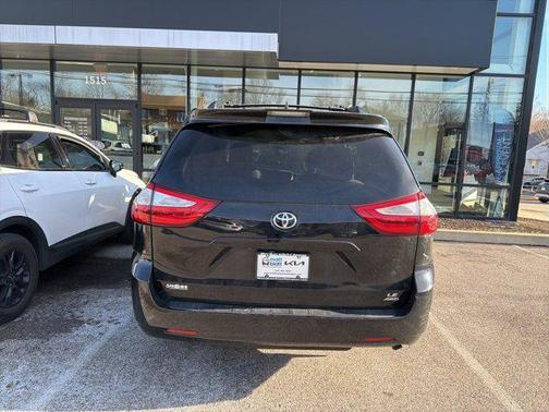 2018 Toyota Sienna LE