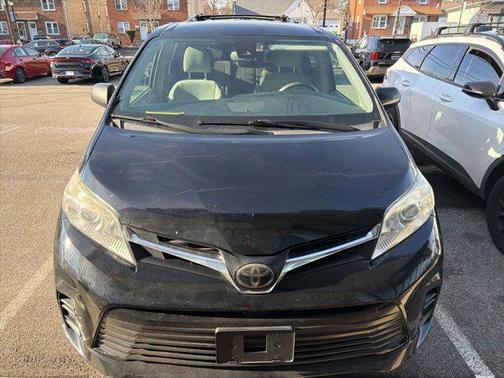 2018 Toyota Sienna LE