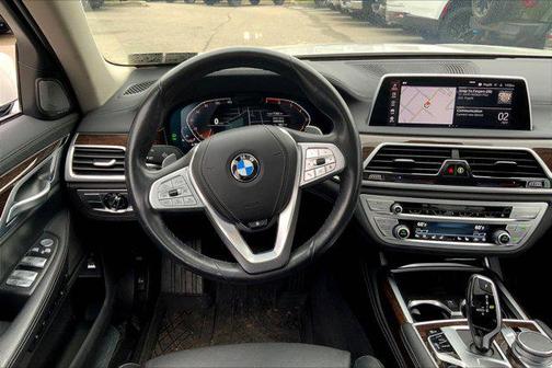Mineral White Metallic 2021 BMW 750 i xDrive