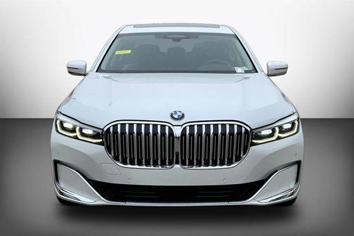 Mineral White Metallic 2021 BMW 750 i xDrive