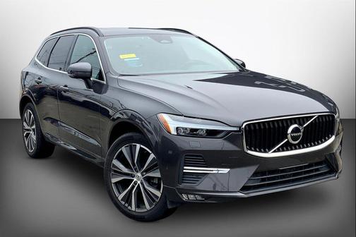 Platinum Gray Metallic 2022 Volvo XC60 Momentum
