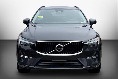 Platinum Gray Metallic 2022 Volvo XC60 Momentum