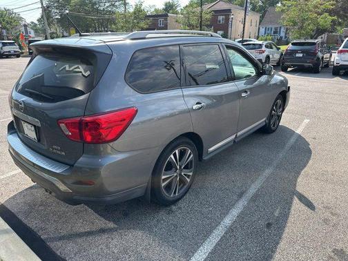 2017 Nissan Pathfinder Platinum