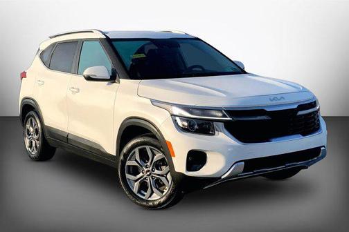 Snow White Pearl 2024 Kia Seltos S