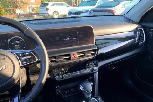 Snow White Pearl 2024 Kia Seltos S