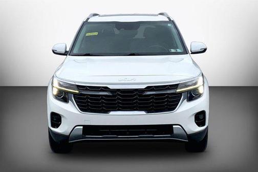 Snow White Pearl 2024 Kia Seltos EX