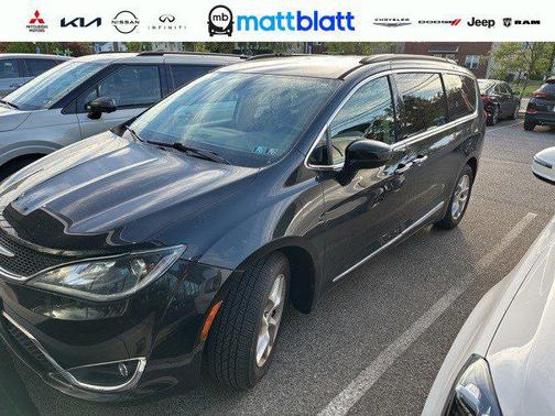 2017 Chrysler Pacifica Touring-L