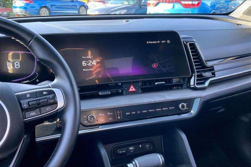 Glacial White Pearl 2023 Kia Sportage X-Line