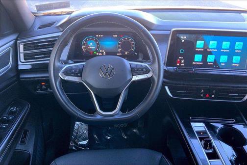 2024 Volkswagen Atlas Cross Sport 2.0T SE w/Technology 4MOTION