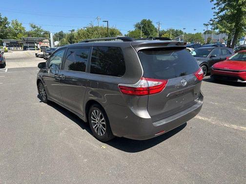 2018 Toyota Sienna XLE