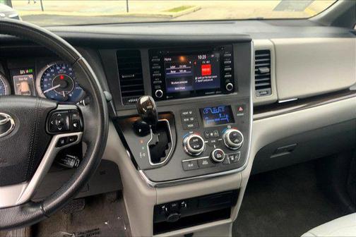 2018 Toyota Sienna XLE