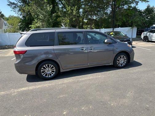 2018 Toyota Sienna XLE
