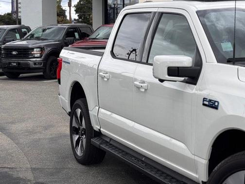 2025 Ford F-150 Lightning Platinum