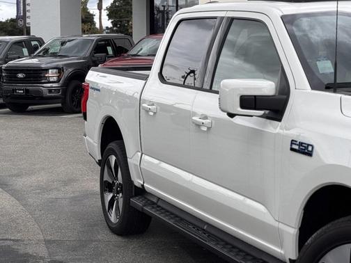 2025 Ford F-150 Lightning Platinum