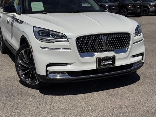 Pristine White Metallic Tri-Coat 2023 Lincoln Aviator Reserve