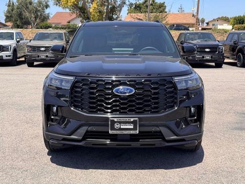 Agate Black Metallic 2025 Ford Explorer ST-Line