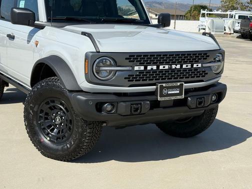 Avalanche Gray 2026 Ford Bronco Badlands