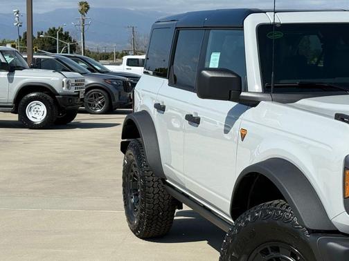 Avalanche Gray 2026 Ford Bronco Badlands