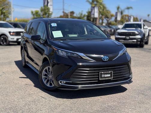 2024 Toyota Sienna XLE