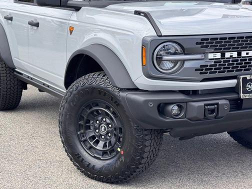 Avalanche Gray 2026 Ford Bronco Badlands