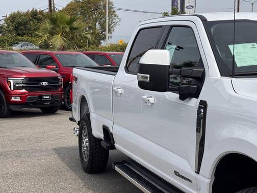 Oxford White 2023 Ford F-250 Lariat