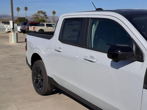 Space White Metallic 2025 Ford Maverick Lariat
