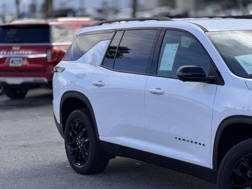 2024 Chevrolet Traverse LT