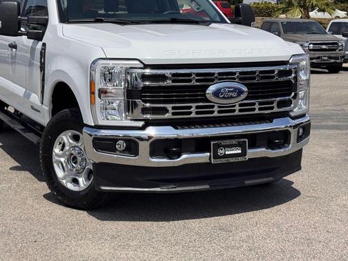 Oxford White 2025 Ford F-250 XLT