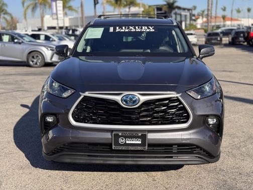 2022 Toyota Highlander Hybrid XLE