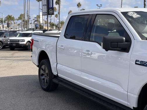 2025 Ford F-150 Lightning Flash