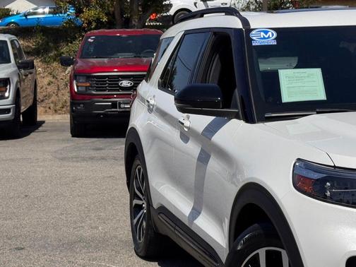 Star White Metallic Tri-Coat 2021 Ford Explorer ST