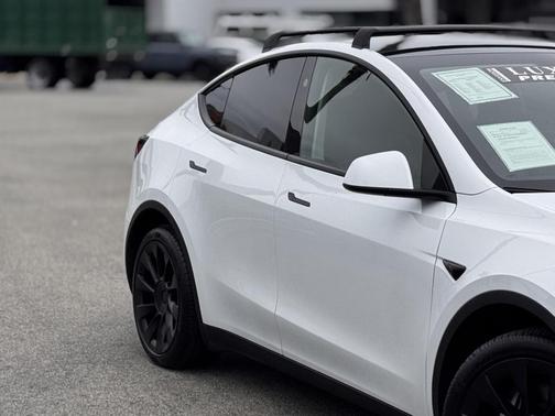 2023 Tesla Model Y Long Range Dual Motor All-Wheel Drive
