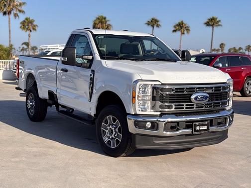 Oxford White 2025 Ford F-350 XLT