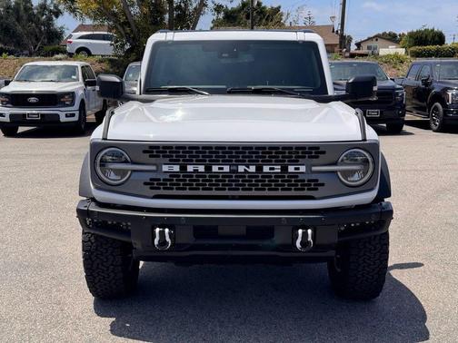 Oxford White 2025 Ford Bronco Badlands