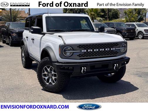 Oxford White 2025 Ford Bronco Badlands